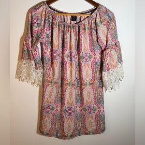 WinWin Colorful Paisley Lace Tunic